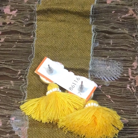 Adorable, adorable, yellow bead, tassel earrings.​​ - Picture 2 of 2